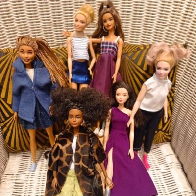 Poupées habillées lors d'un atelier diy couture